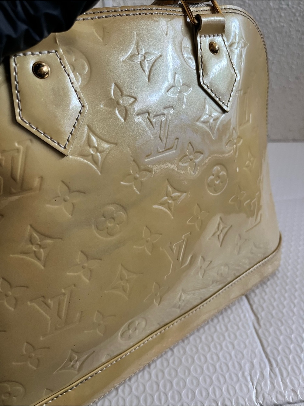 Louis vuitton Alma Vernis bag - Picture 13 of 15